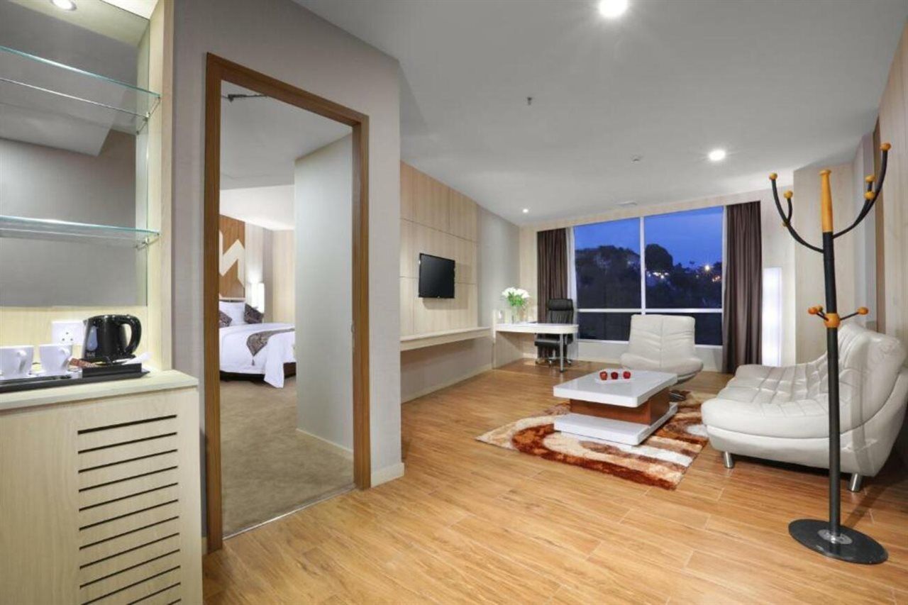 Aston Batam Hotel & Residence Nagoya Exterior photo